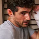 Powerbeats Fit — беспроводные наушники для фитнеса с функцией «Безопасная посадка» — Spark Orange