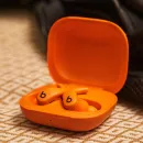 Powerbeats Fit — беспроводные наушники для фитнеса с функцией «Безопасная посадка» — Spark Orange
